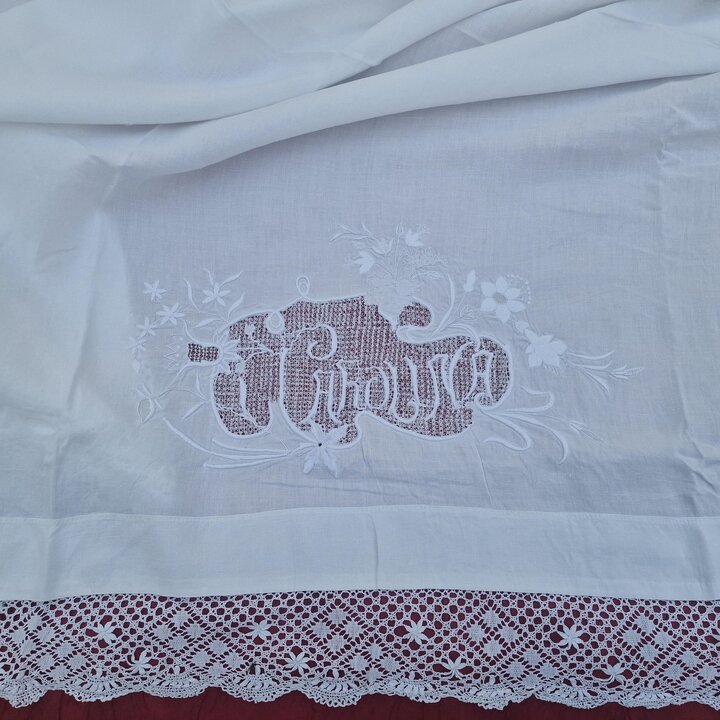 Antiek Linnen Laken Handgeborduurd Carolina Monogram Kanten Rand Bobbinkant Bruidsuitzet 220x280 cm Jaren 1910