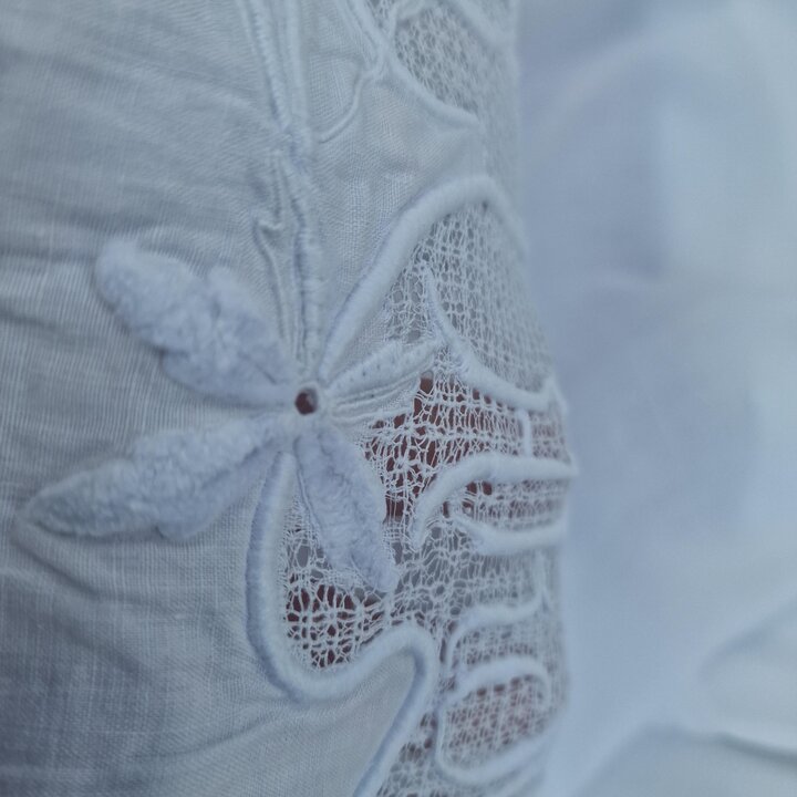 Antiek Linnen Laken Handgeborduurd Carolina Monogram Kanten Rand Bobbinkant Bruidsuitzet 220x280 cm Jaren 1910