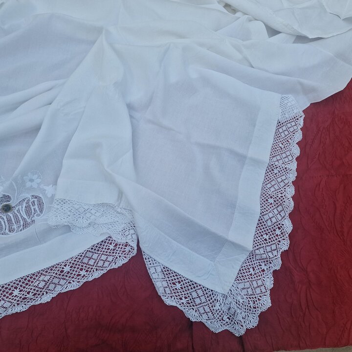Antiek Linnen Laken Handgeborduurd Carolina Monogram Kanten Rand Bobbinkant Bruidsuitzet 220x280 cm Jaren 1910