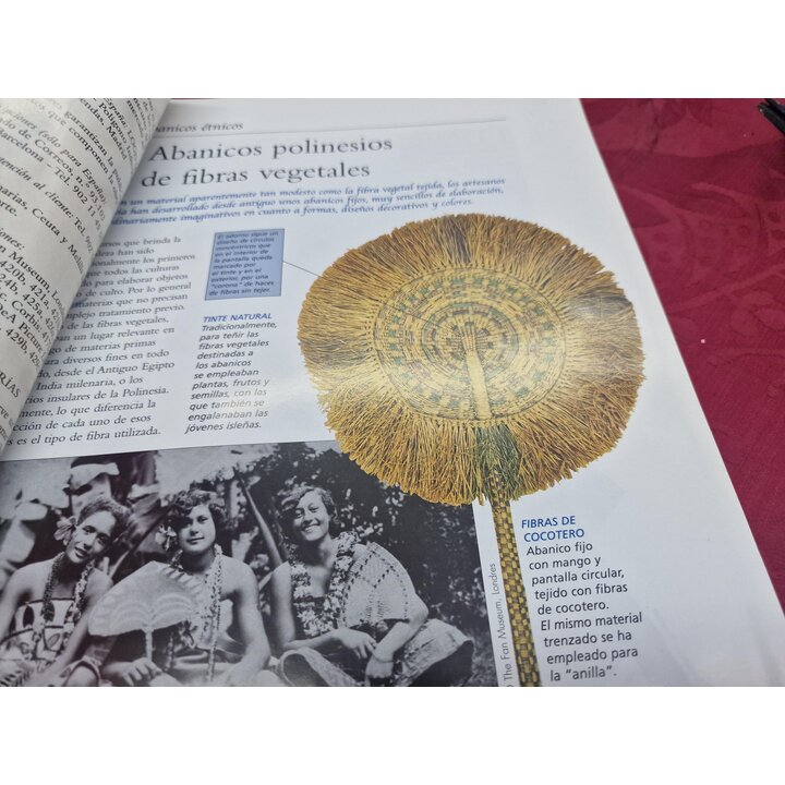 Verzameleditie waaier met tijdschrift, Planeta DeAgostini 27, Madame du Barry handwaaier, 23 cm, opengewerkte waaier