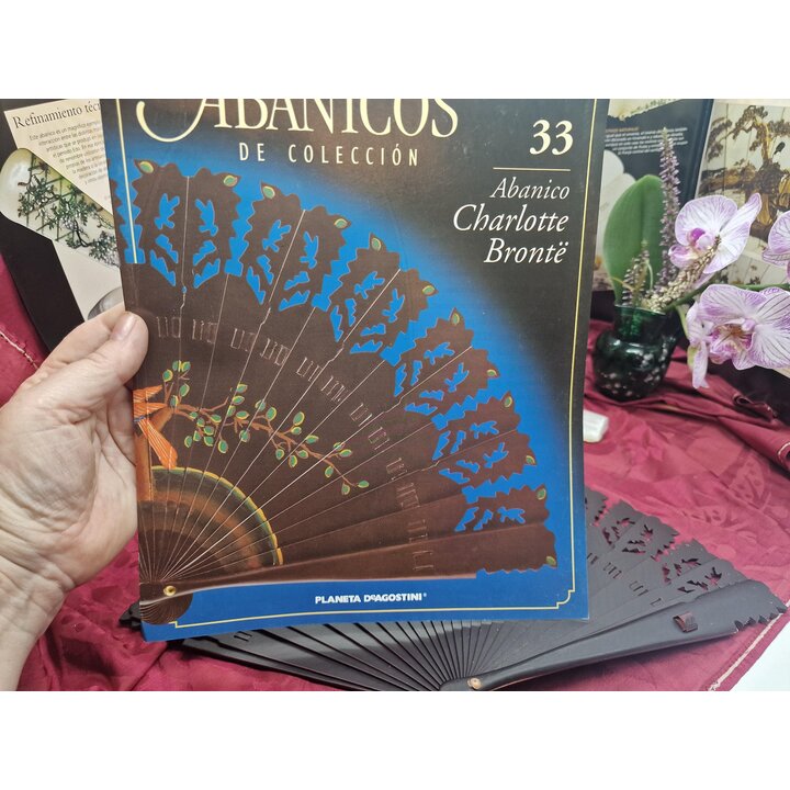 Charlotte Bronte Collector Hand Fan Issue 33, Planeta DeAgostini 2003 Carved Wooden Fan with Magazine and Brochure Set