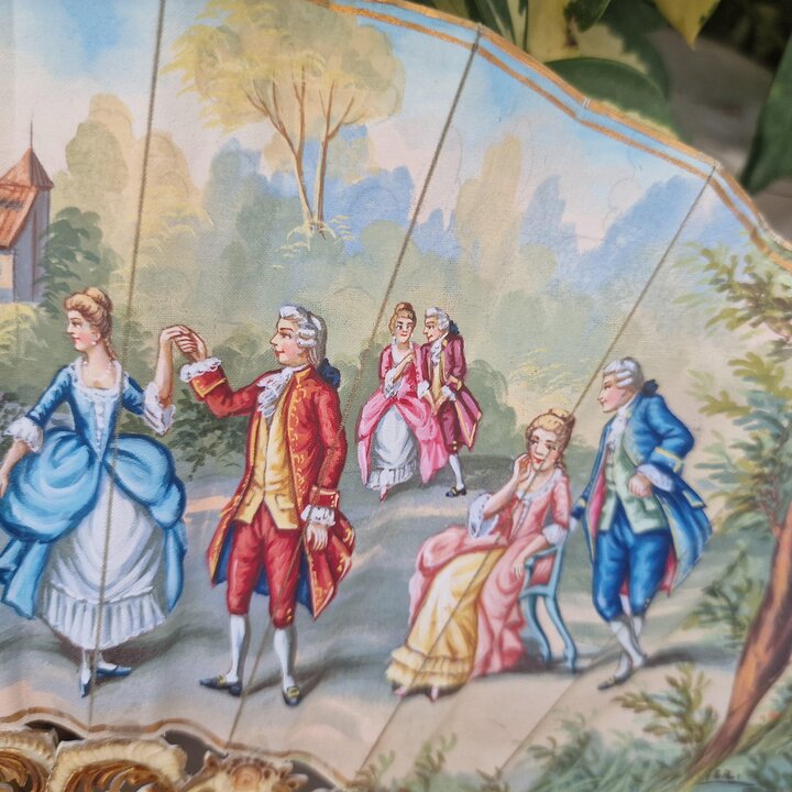 Antieke Vouwwaaier F. Ucher, Handgeschilderd Zijde met Galante Scène en Landschap, Victoriaanse Belle Époque, Met Originele Doos