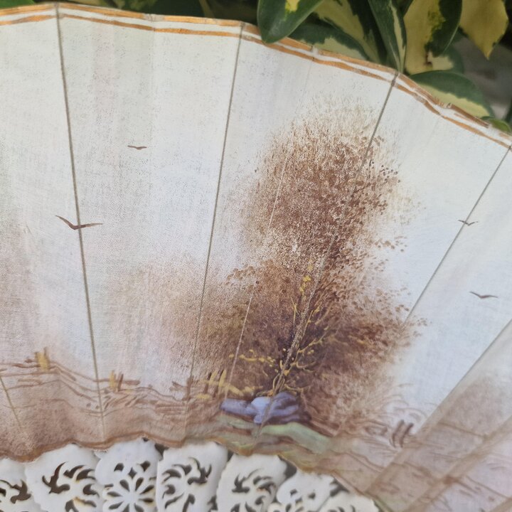 Éventail Pliant Antique F. Ucher, Soie Peinte à la Main avec Scène Galante et Paysage, Époque Victorienne Belle Époque, Avec Boî