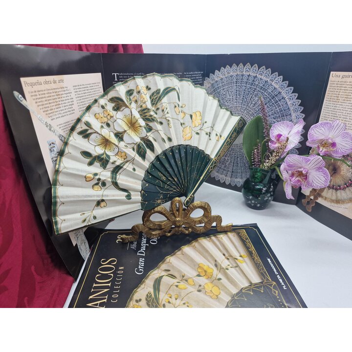 Hand Fan, Folding Fan, Planeta DeAgostini Abanicos de Colección No 28 Gran Duquesa Olga Set, 2003 Vintage Magazine Booklet