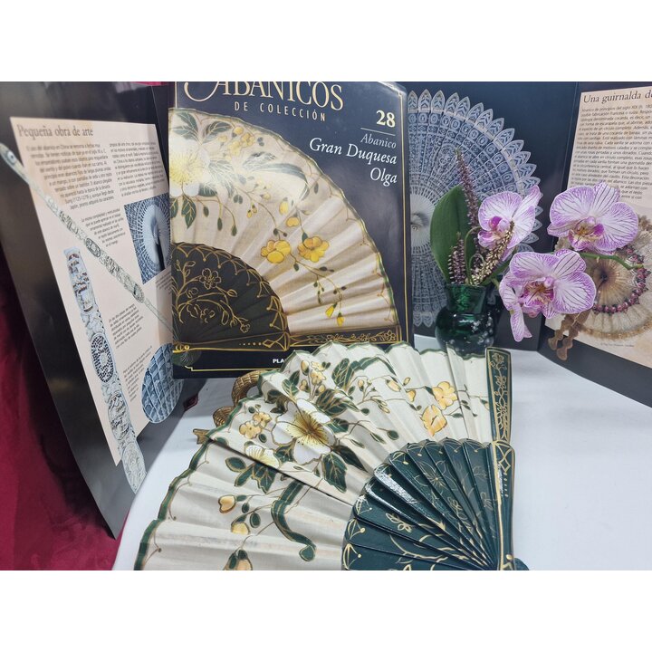 Hand Fan, Folding Fan, Planeta DeAgostini Abanicos de Colección No 28 Gran Duquesa Olga Set, 2003 Vintage Magazine Booklet