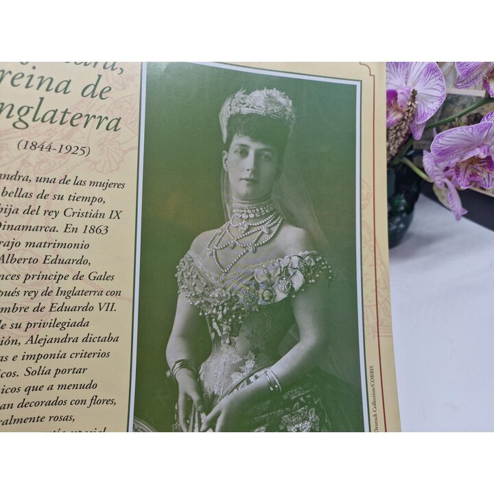 Leque Dobrável Planeta DeAgostini Rainha Alexandra No 31 Madeira e Tecido Conjunto de Coleção
