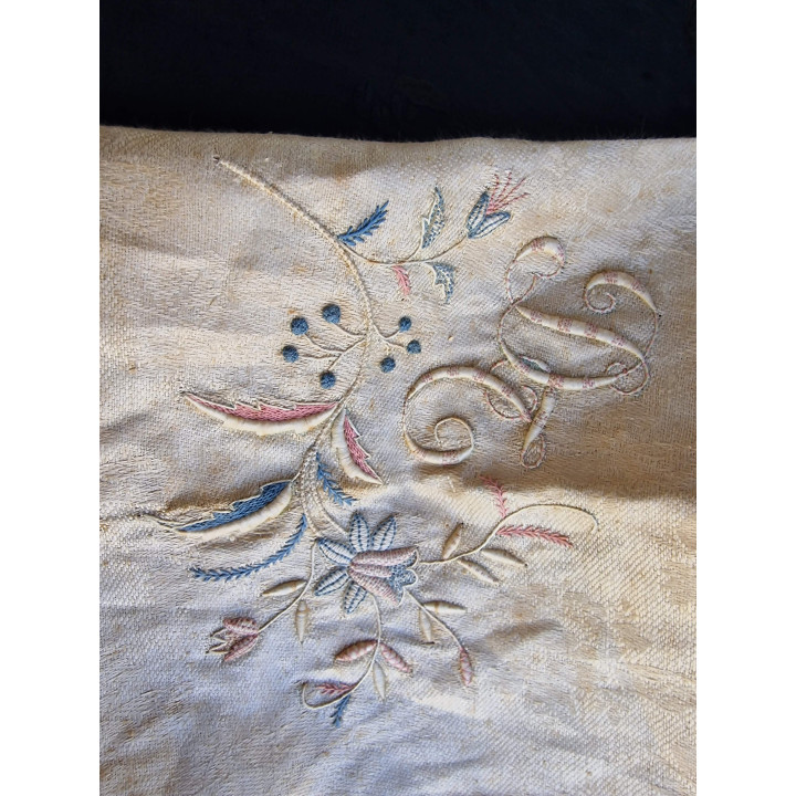 Toalla Antigua de Lino Jacquard con Encaje y Macramé