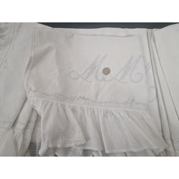 Antikes Bettwaesche Set Reines Leinen Baumwoll Ruesche Handgestickt Monogramm MM Bettlaken 190x260 cm Kissenbezug 45x100 cm Vint