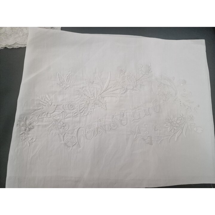 Antikes Besticktes Leinenpaneel, Mitgift Textilie, Aussteuer Stoff, Spanien, Handarbeit Weißstickerei, Name Consuelo, Vögel Schm