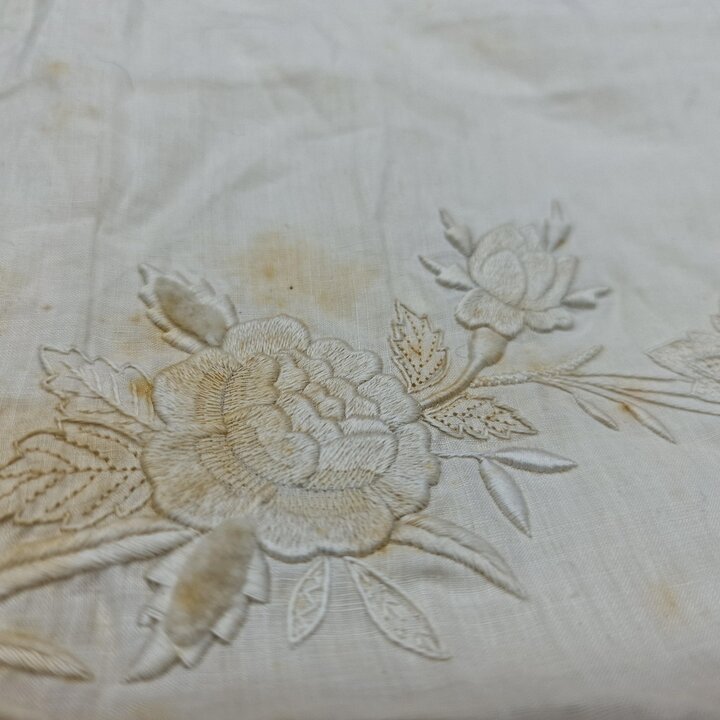 Antikes Besticktes Leinenpaneel, Mitgift Textilie, Aussteuer Stoff, Spanien, Handarbeit Weißstickerei, Name Consuelo, Vögel Schm