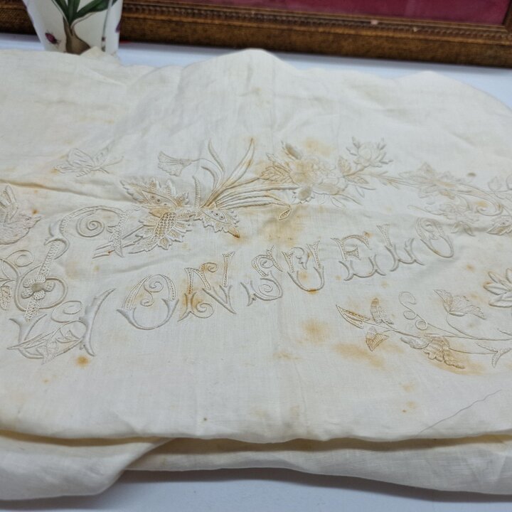Antikes Besticktes Leinenpaneel, Mitgift Textilie, Aussteuer Stoff, Spanien, Handarbeit Weißstickerei, Name Consuelo, Vögel Schm