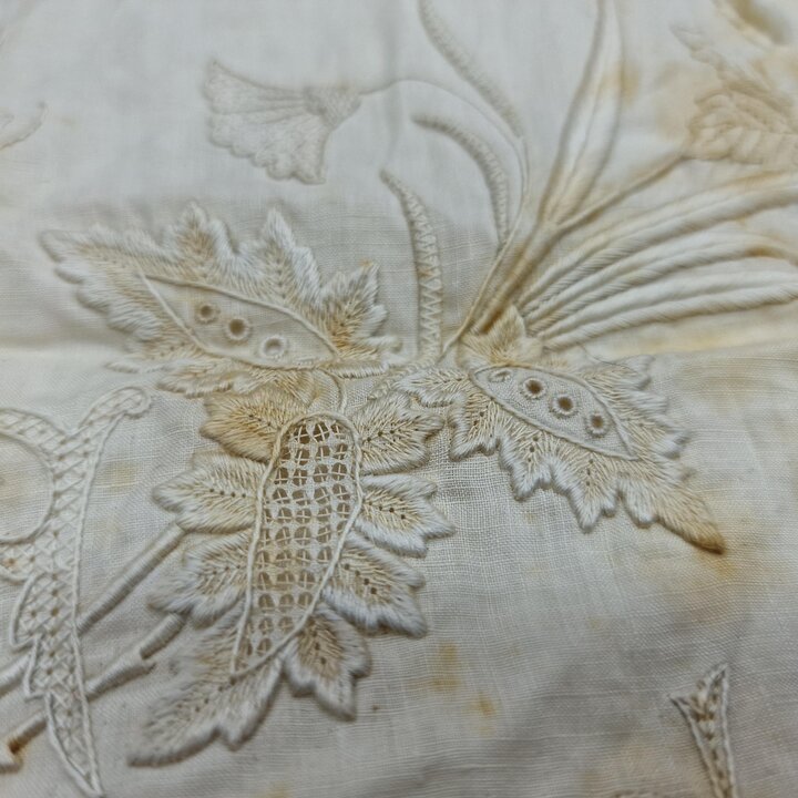 Antikes Besticktes Leinenpaneel, Mitgift Textilie, Aussteuer Stoff, Spanien, Handarbeit Weißstickerei, Name Consuelo, Vögel Schm