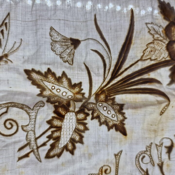 Antikes Besticktes Leinenpaneel, Mitgift Textilie, Aussteuer Stoff, Spanien, Handarbeit Weißstickerei, Name Consuelo, Vögel Schm
