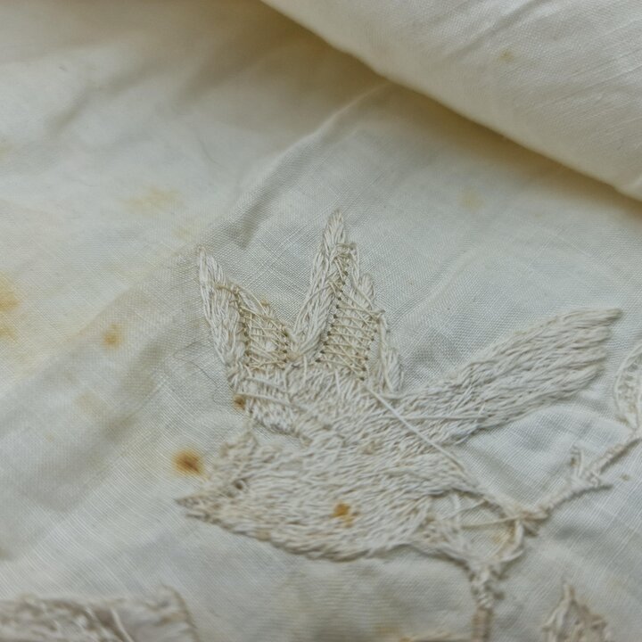 Antikes Besticktes Leinenpaneel, Mitgift Textilie, Aussteuer Stoff, Spanien, Handarbeit Weißstickerei, Name Consuelo, Vögel Schm