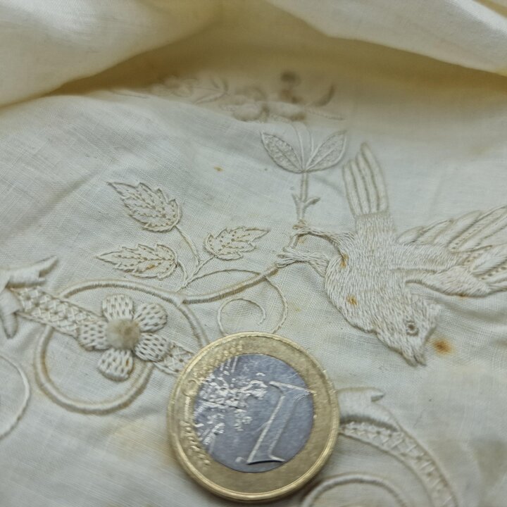 Antikes Besticktes Leinenpaneel, Mitgift Textilie, Aussteuer Stoff, Spanien, Handarbeit Weißstickerei, Name Consuelo, Vögel Schm