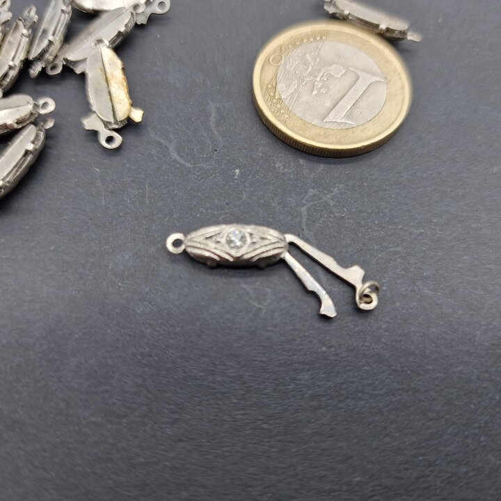 Fechos de Joalharia Vintage em Tom Prateado, Conjunto de 10 - Estilos: Filigrana, Sol ou Pedra Verde