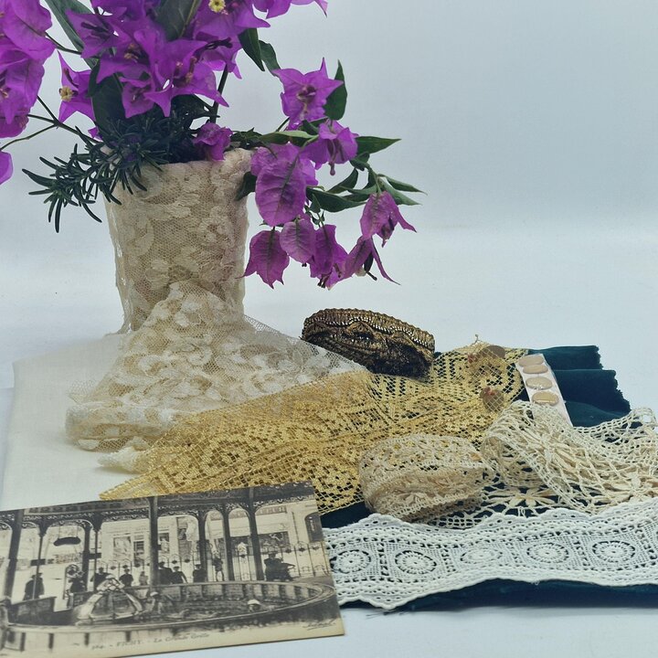 Antieke Kant Textielset met 19e-Eeuws Linnen en Zijden Mantilla