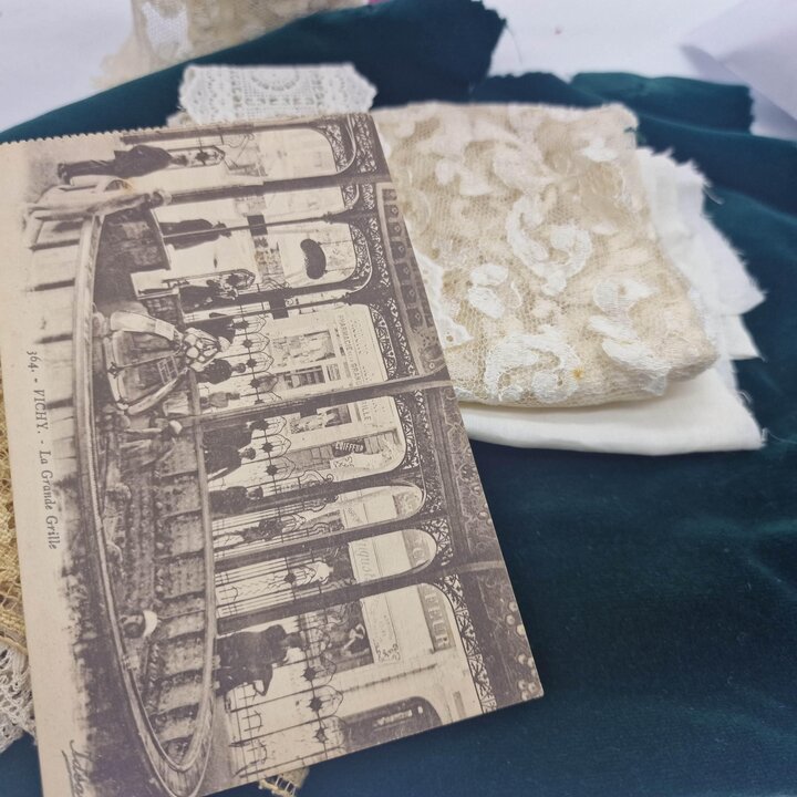 Kit Textil de Encaje Antiguo con Lino del Siglo XIX y Mantilla de Seda