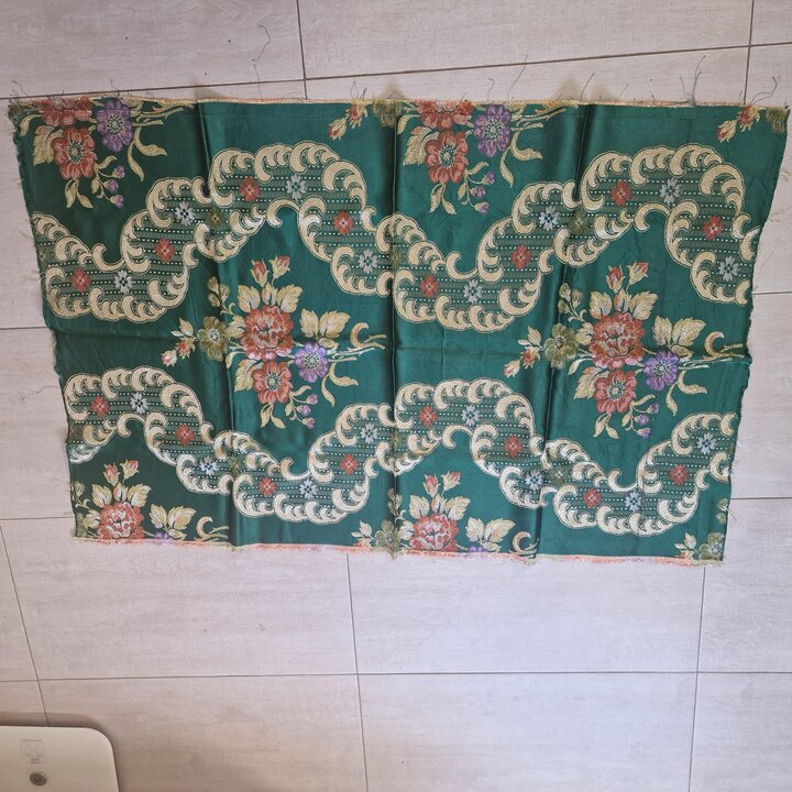Pedaços de Tecido Jacquard Valenciano em Seda para Artesanato