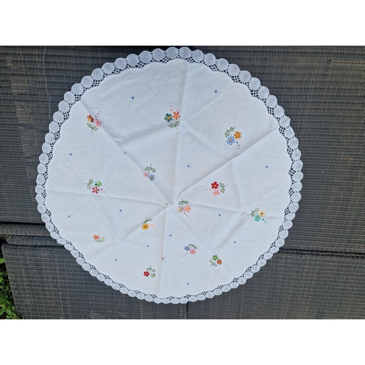 Vintage Round Linen Tablecloth Hand Embroidered Floral Table Topper Crochet Lace Edging 90 cm Diameter