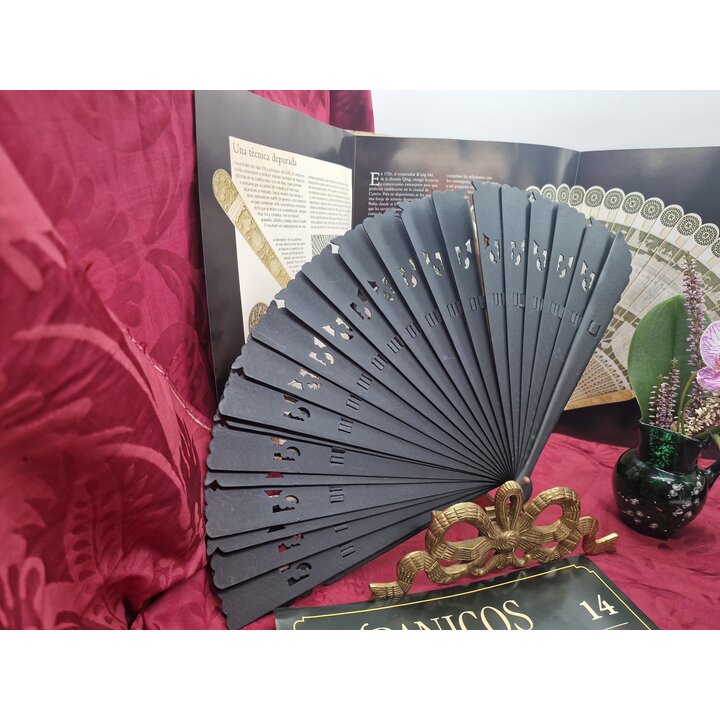 Eventail en Bois Dentelle, Planeta DeAgostini Abanicos de Coleccion 14 Reine Victoria, Set avec Magazine et Brochure 2003