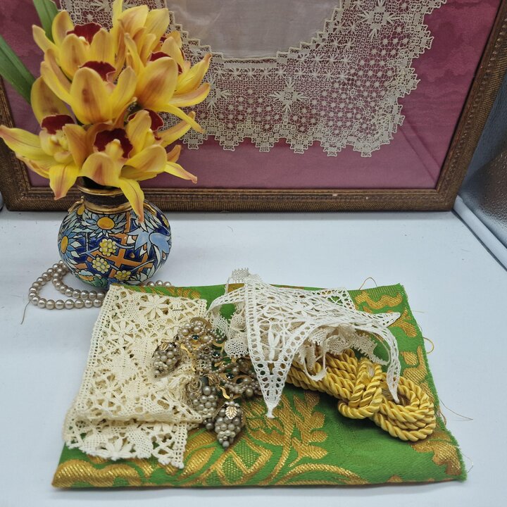 Lotto creativo vintage, tessuto jacquard, collezione merletti, dettagli dorati