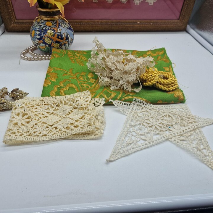 Lotto creativo vintage, tessuto jacquard, collezione merletti, dettagli dorati