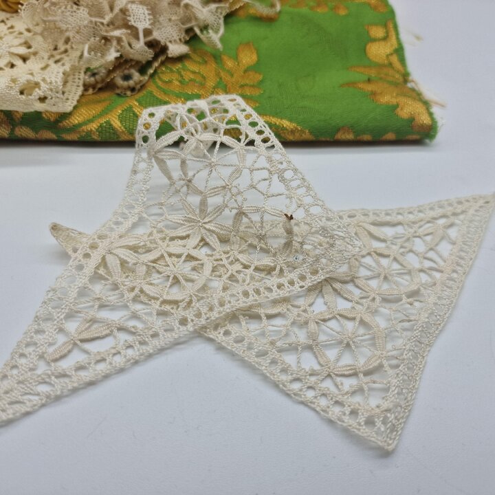 Lotto creativo vintage, tessuto jacquard, collezione merletti, dettagli dorati