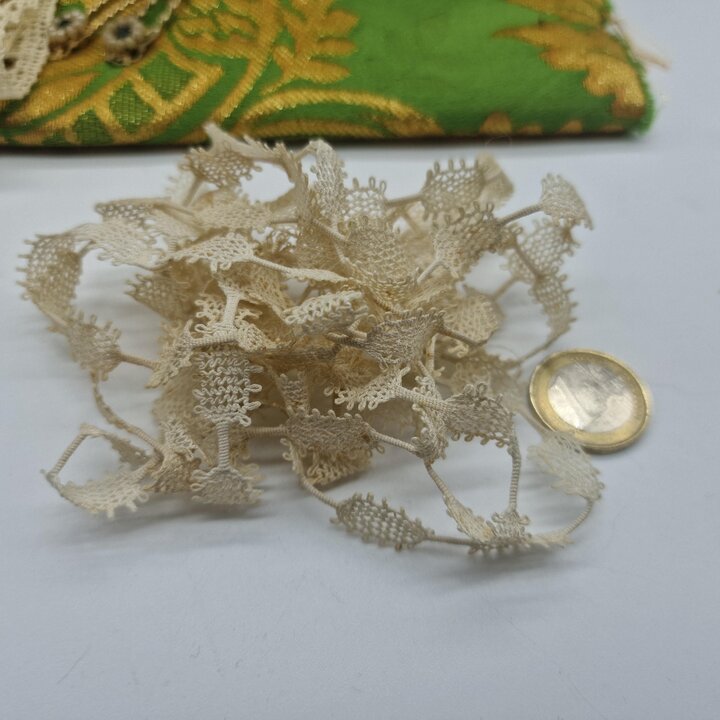 Lotto creativo vintage, tessuto jacquard, collezione merletti, dettagli dorati