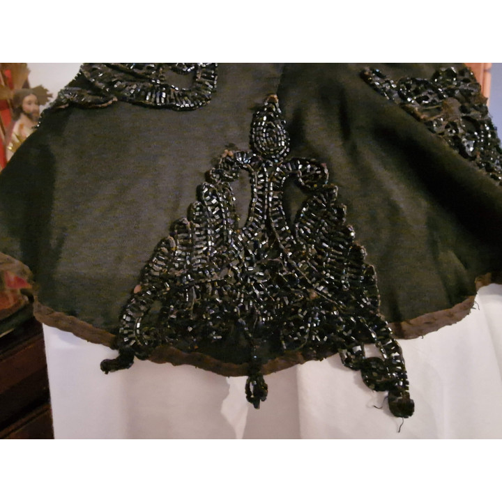 Col Pelerine Victorien en Soie et Perles (XIXe siècle)