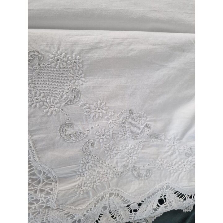 Vintage Bettwaesche Set aus Baumwolle mit Kloeppelspitze und Stickerei, Laken 240x220 cm Kissenbezug 40x170 cm, Mitte 20 Jahrhun
