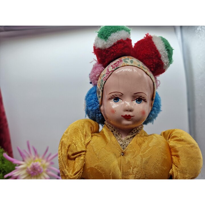Boneca Vintage Folclórica Húngara 32 cm Anos 50, Cabeça de Composição Pintada à Mão Corpo de Pano Traje Matyó, Arte Popular Cole