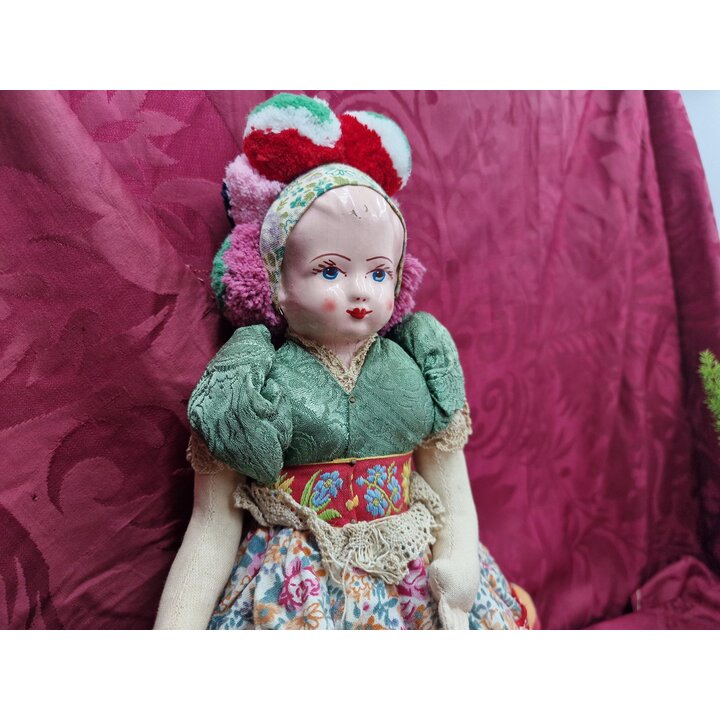Poupée Vintage Folklorique Hongroise 32 cm Années 50, Tête en Composition Peinte à la Main Corps en Tissu Costume Matyó, Art Pop