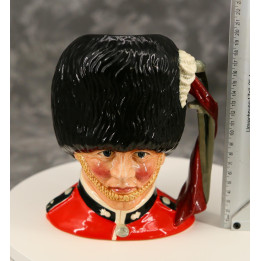 Jarra Royal Doulton The Guardsman (1986) - Colecionáveis