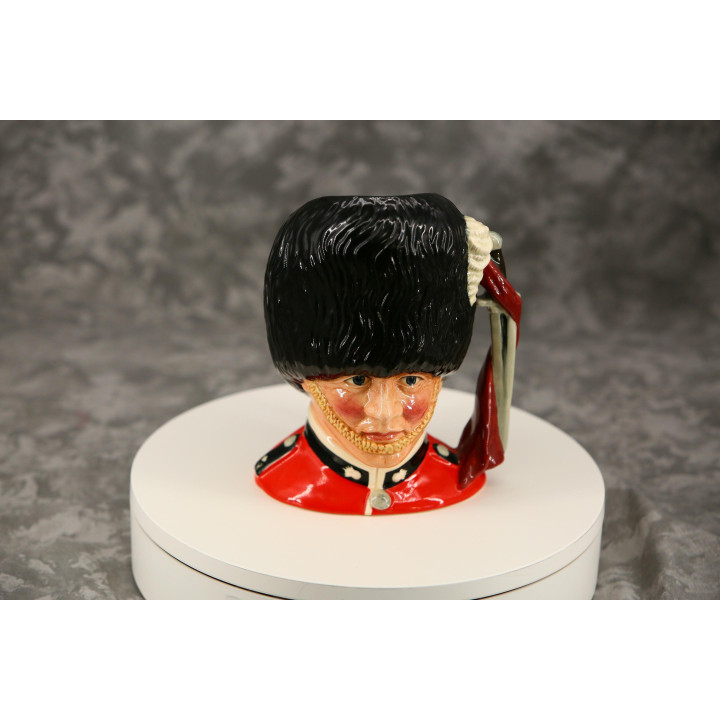 Jarra Royal Doulton The Guardsman (1986) - Coleccionismo