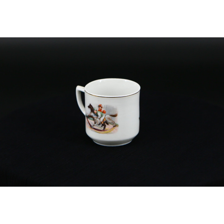 Porcelanowy kubek dziecięcy lata 20. XX w. | Koń na biegunach