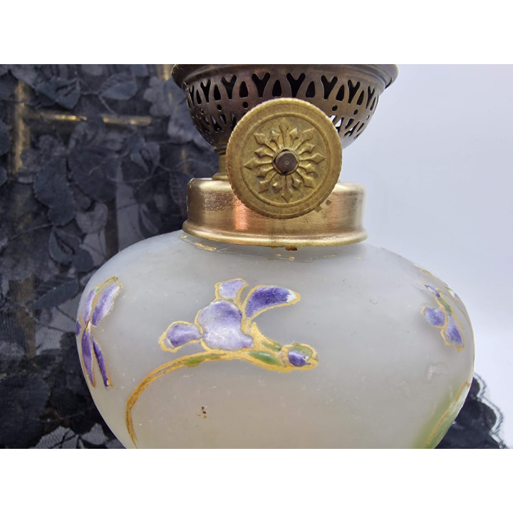 Candeeiro de querosene antigo com decoração floral - 1900
