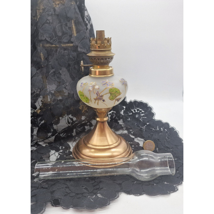 Candeeiro de querosene antigo com decoração floral - 1900