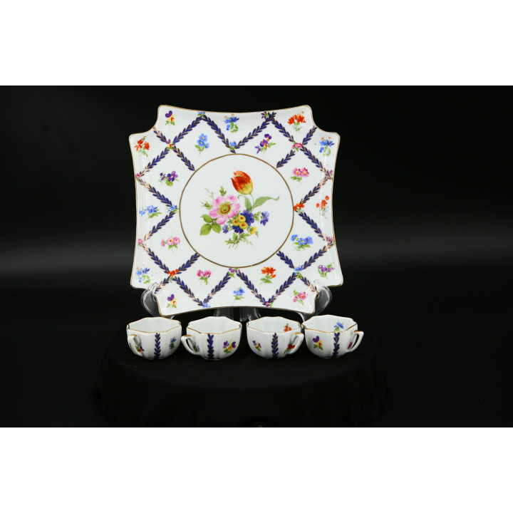 Zestaw Porcelany Vintage: Talerz i 4 Filiżanki