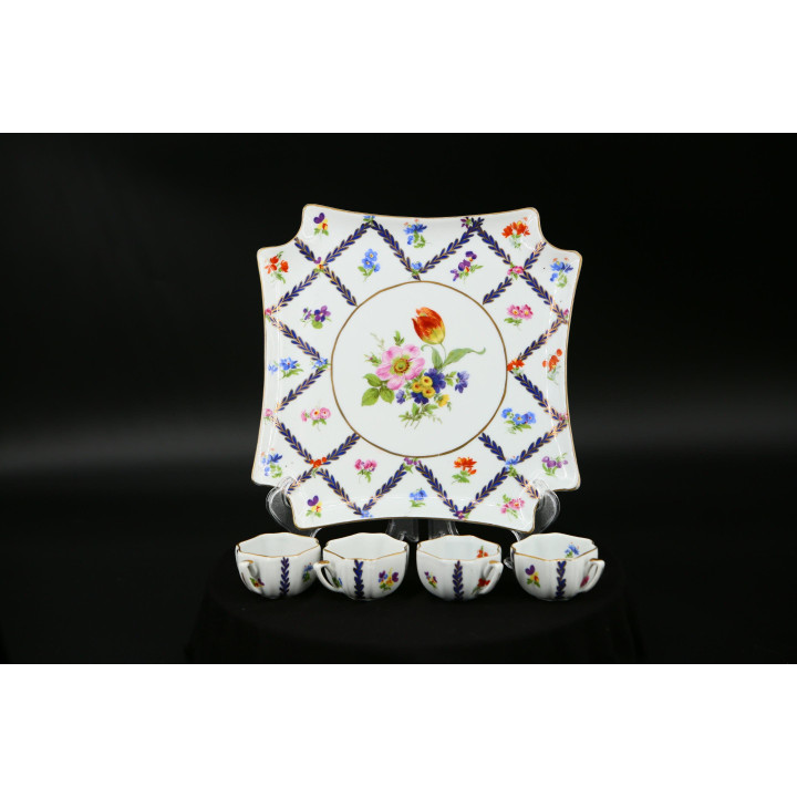 Conjunto de Porcelana Vintage: Plato y 4 Mini Tazas