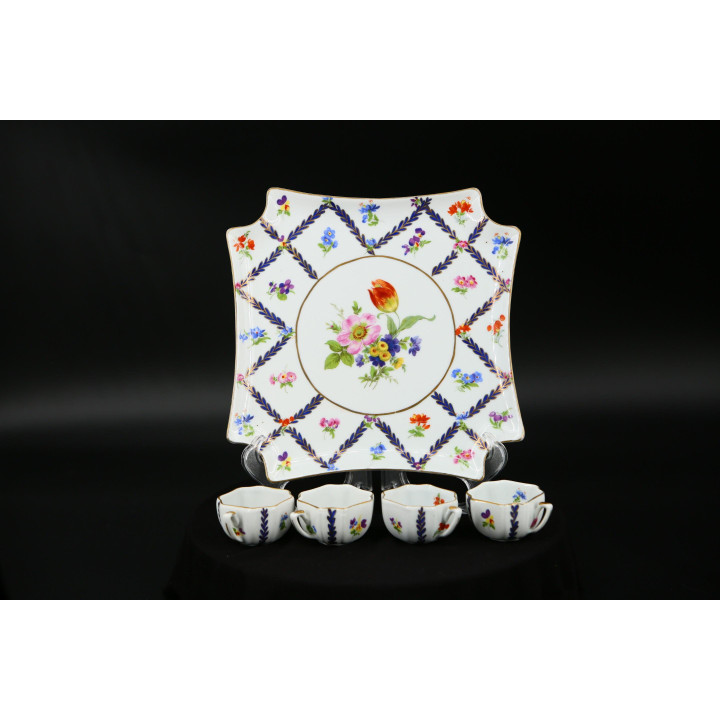Set Porcellana Vintage: Piatto e 4 Mini Tazzine