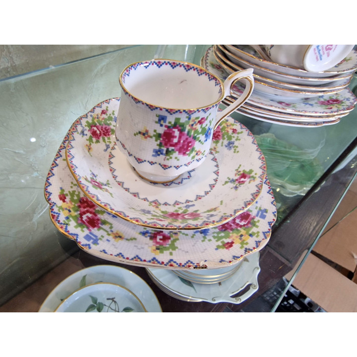 Trio à Thé Royal Albert Petit Point - Vintage 1960