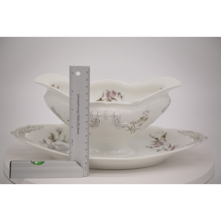 Vintage Sauciere aus weißem Porzellan mit Blumenmuster