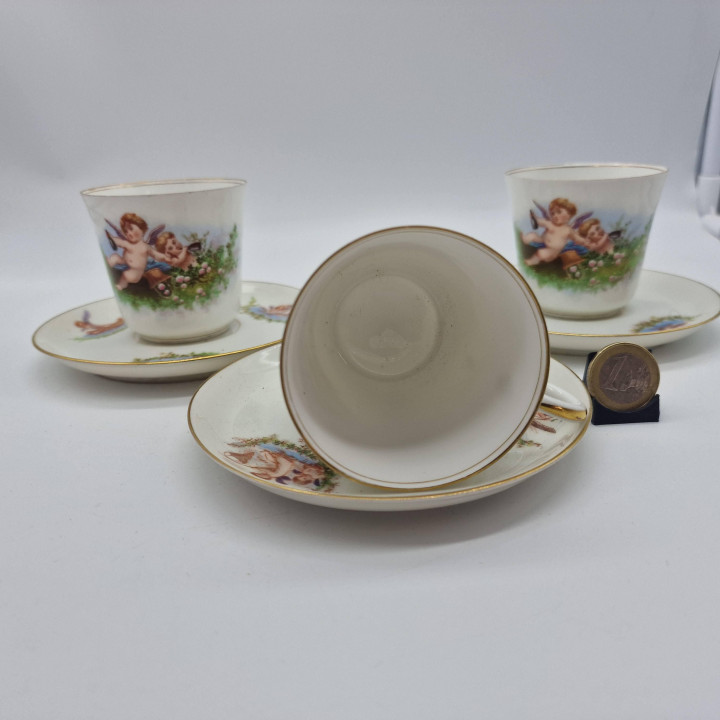 Taza de Café de Porcelana Belle Époque con Querubines - Circa 1900