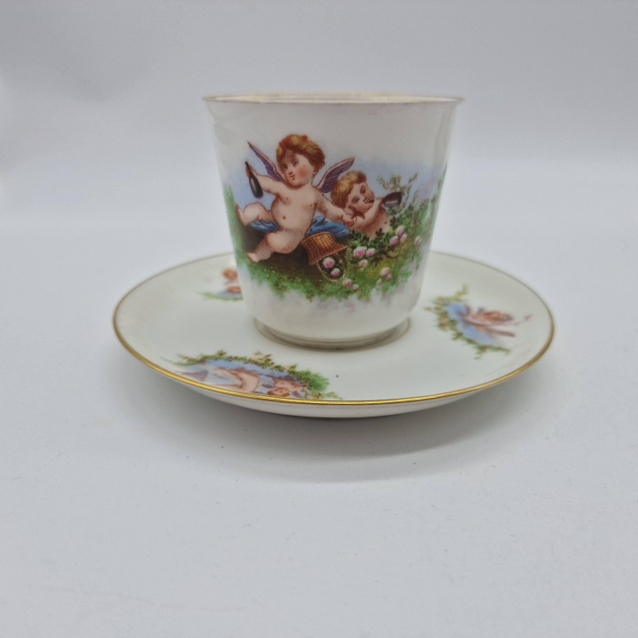 Tasse à Café et Soucoupe Ancienne en Porcelaine, Style Limoges, Décors Chérubins et Dorure, Vaisselle Belle Époque vers 1910