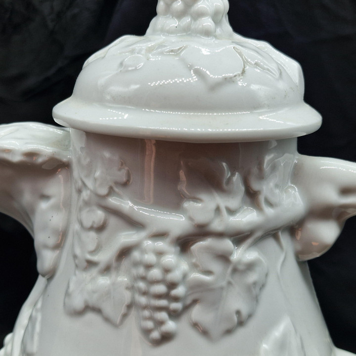 Jarra de porcelana Bidasoa vintage relieve uvas