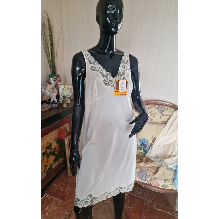 Vintage 1970s Spanish Slip Lencería Fina de Terrassa