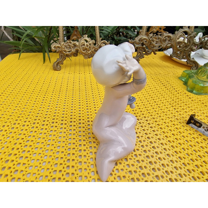 Lladro 1464 Fille avec Tétine - Salvador Debón