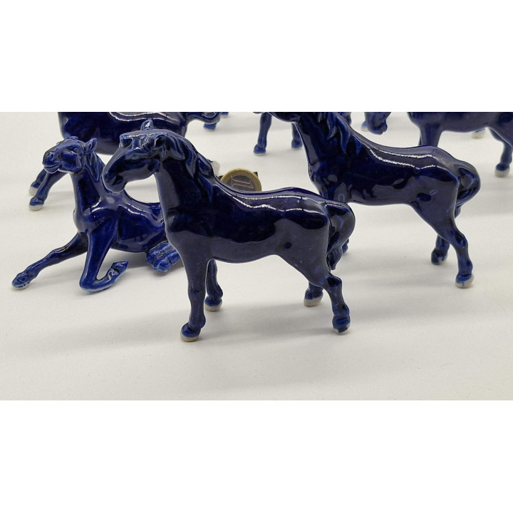 8 Kobaltblauwe Porseleinen Paardenfiguren - 20e Eeuw