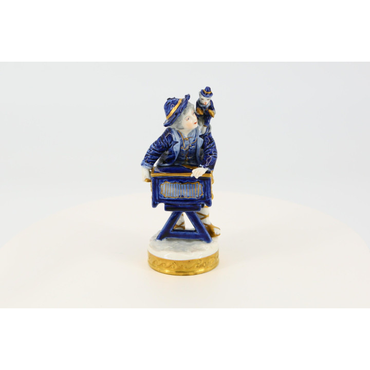 Figurka Porcelanowa Volkstedt Kataryniarz z Małpką